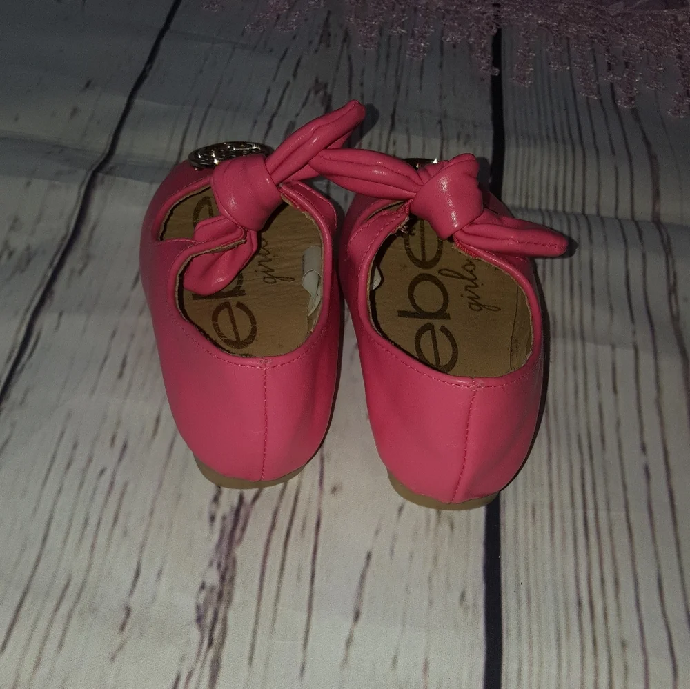 Girls size 6 Bebe slip on flats EUC